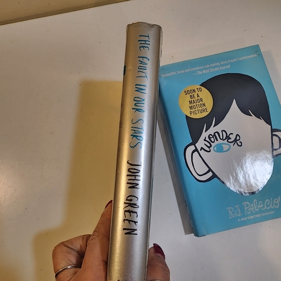 John Green 'The Fault in Our Stars' & R.J. Palacio 'Wonder' Books - Picture 3 of 10